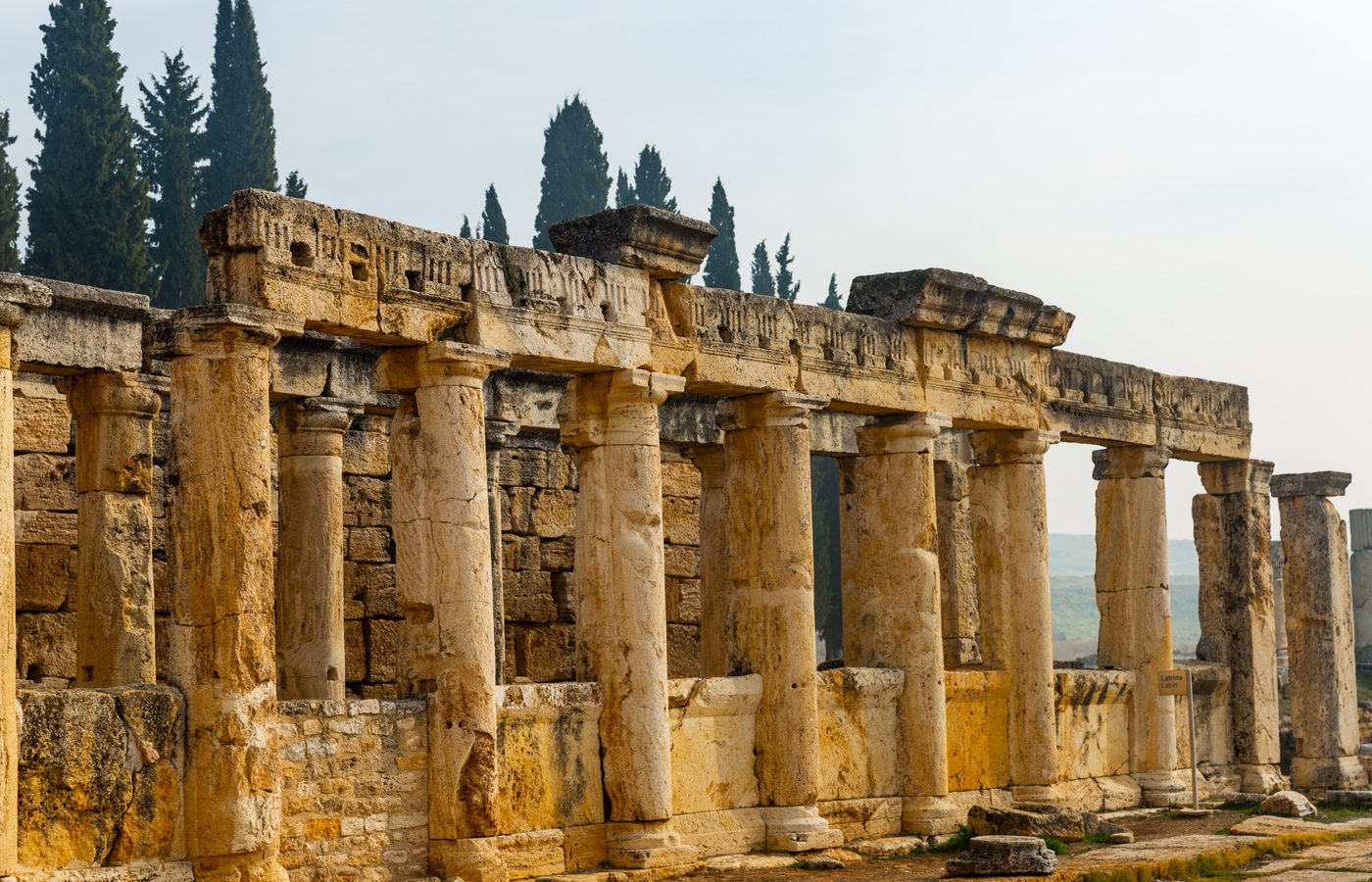 歴史の中で泳ぐ：クレオパトラのプール