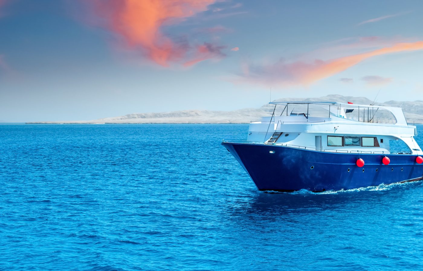 2. 青の世界へ：海岸線のその先