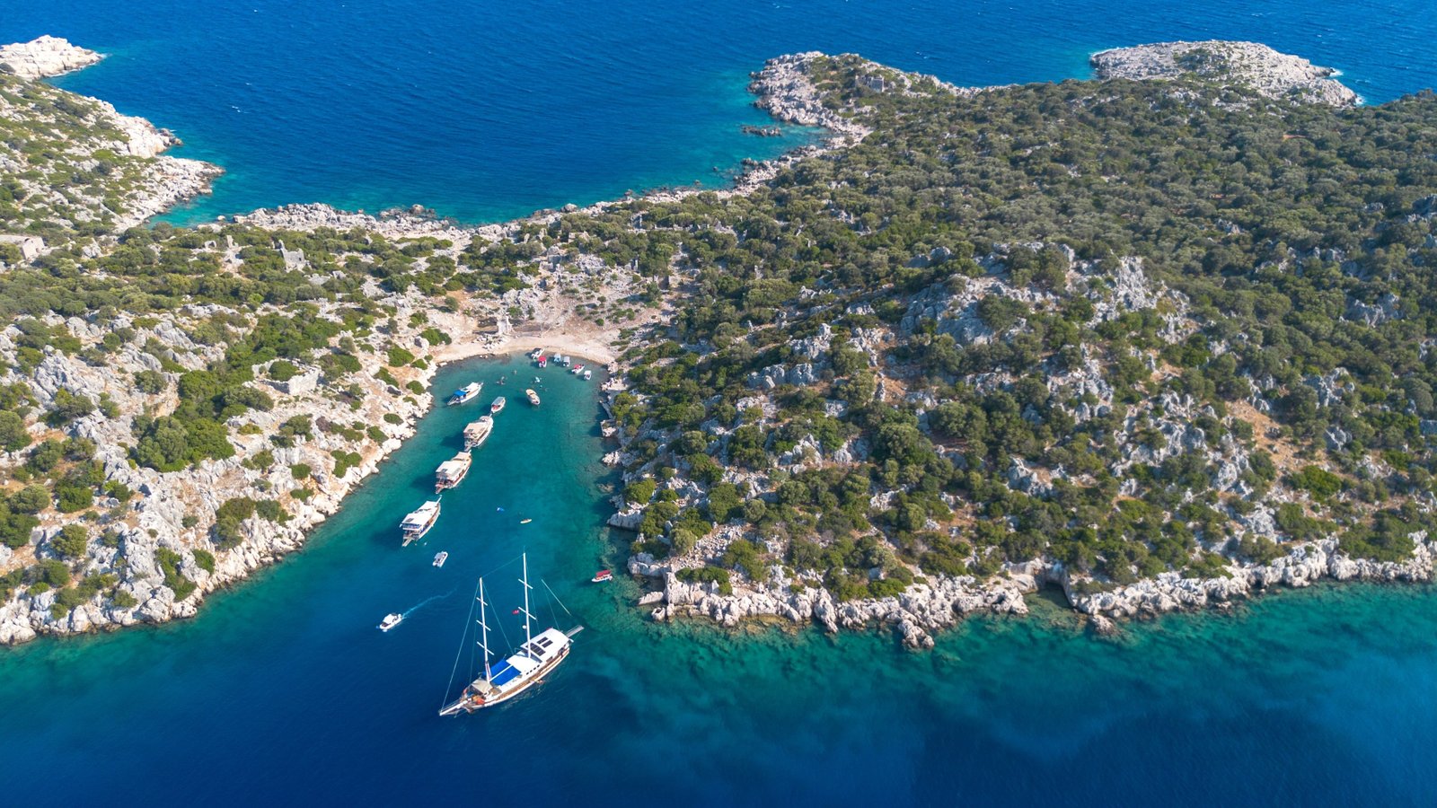 Kekovaの沈没都市：リュキアの歴史とターコイズの海を巡る旅