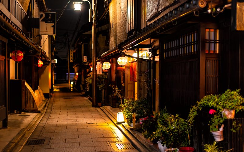 古き日本の魂：Kyotoの隠れた禅庭園と茶屋をめぐる旅