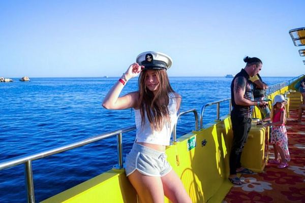 Semi-Submarine and Makadi Bay Snorkeling from Safaga with Hotel Pickup
