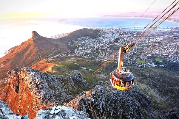 Table Mountain cable car in Cape Town with Hotel Pickup