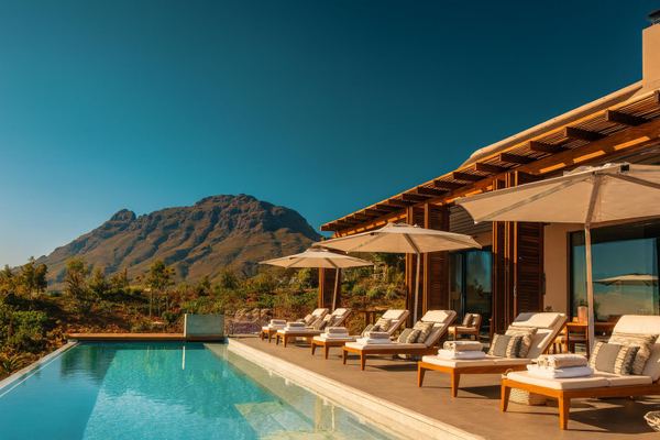Full-day Wine Tour in Stellenbosch and Franschhoek with Hotel Pickup