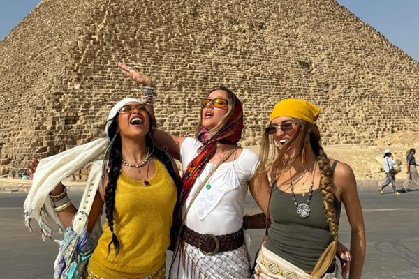 Giza Pyramids Tour from Hurghada with Hotel Pickup